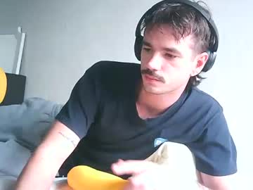Cheeky_bi_kiwi