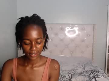 Ebonypetitequeen