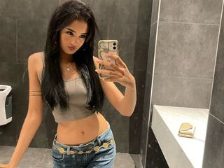 Roxane_tall