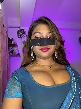 Hot_aanamika2