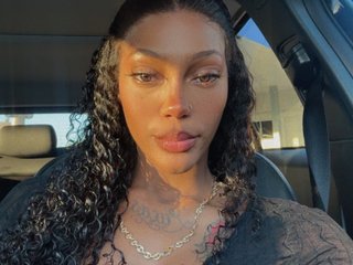 Scarletteblue